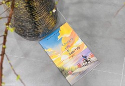 Tản văn Chúng ta sống để bước tiếp: Ai cũng xứng đáng sống một cuộc đời trọn vẹn!