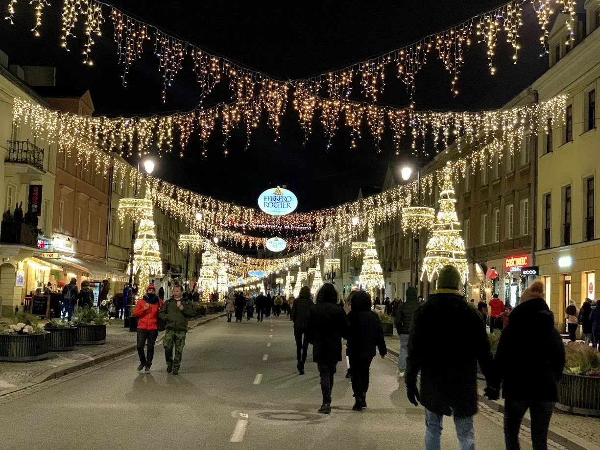 Đêm Giáng sinh ở Warsaw, Ba Lan. (Ảnh: Thành Châu)