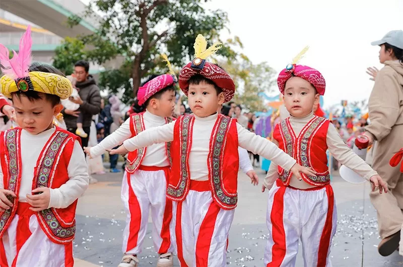 Lần đầu tiên sự kiện diễu hành mầm non được tổ chức tại Cung Thiếu nhi Hà Nội