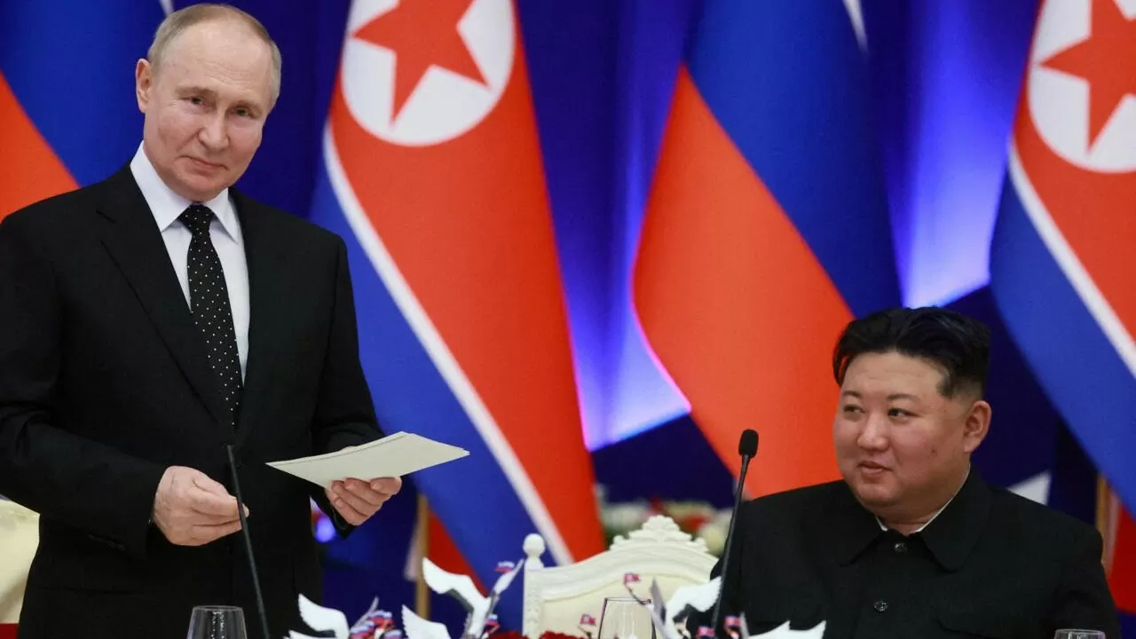 EU trừng phạt toàn diện vào hợp tác quân sự Nga-Triều Tiên, Mỹ hợp sức, Nga nói bị dồn đến 'lằn ranh đỏ'