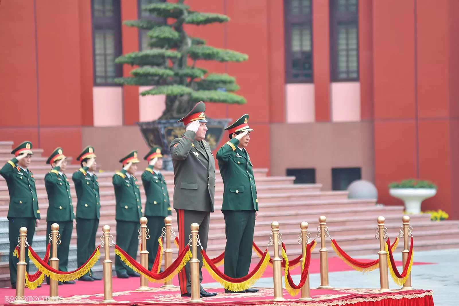 Quan hệ hợp tác quốc phòng Việt Nam-Belarus thời gian qua được triển khai hiệu quả, phù hợp với tổng thể quan hệ hữu nghị truyền thống, hợp tác nhiều mặt giữa hai nước và các điều ước quốc tế, thoả thuận quốc tế đã ký kết, đạt được nhiều kết quả tích cực. 