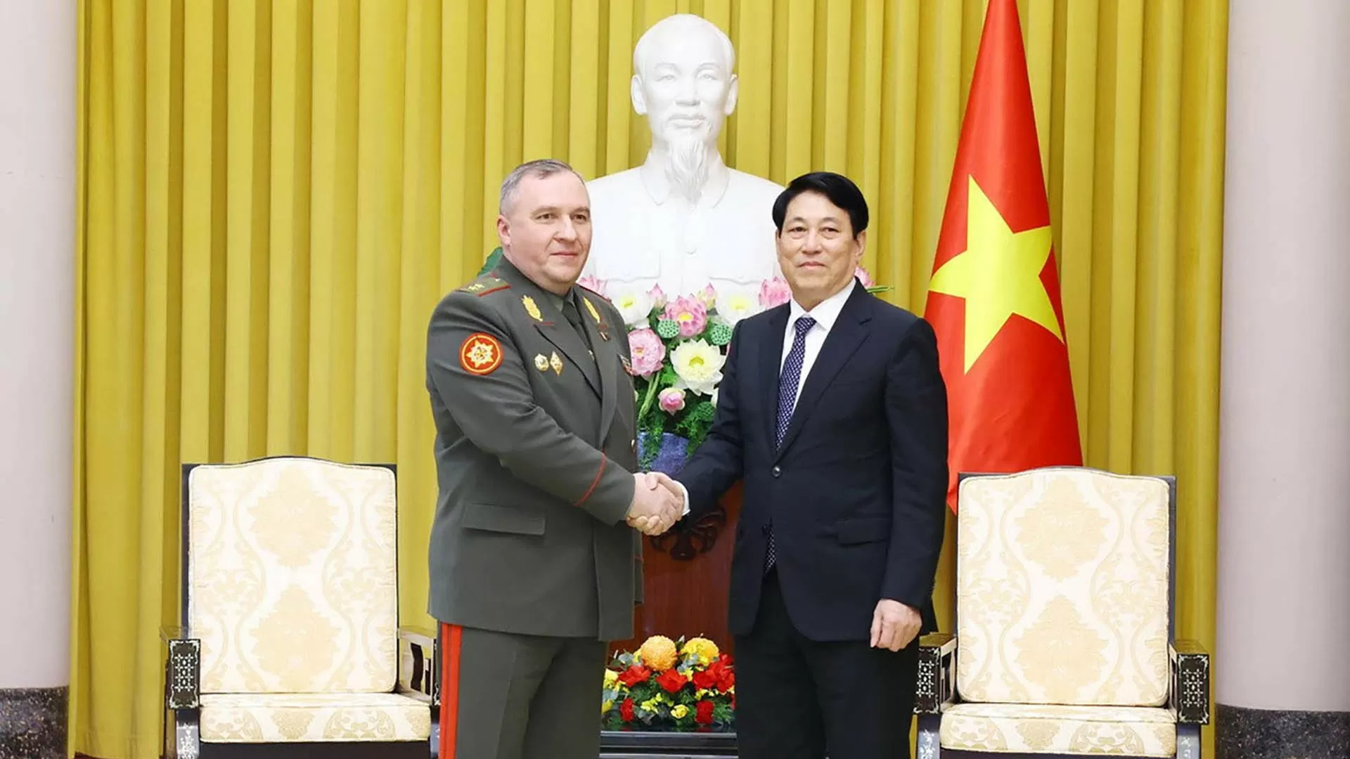 President Luong Cuong receives Belarusian Defence Minister