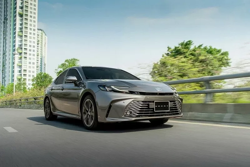 Toyota Camry 2025 chốt giá bán tại Việt Nam, từ 1,22 tỷ đồng