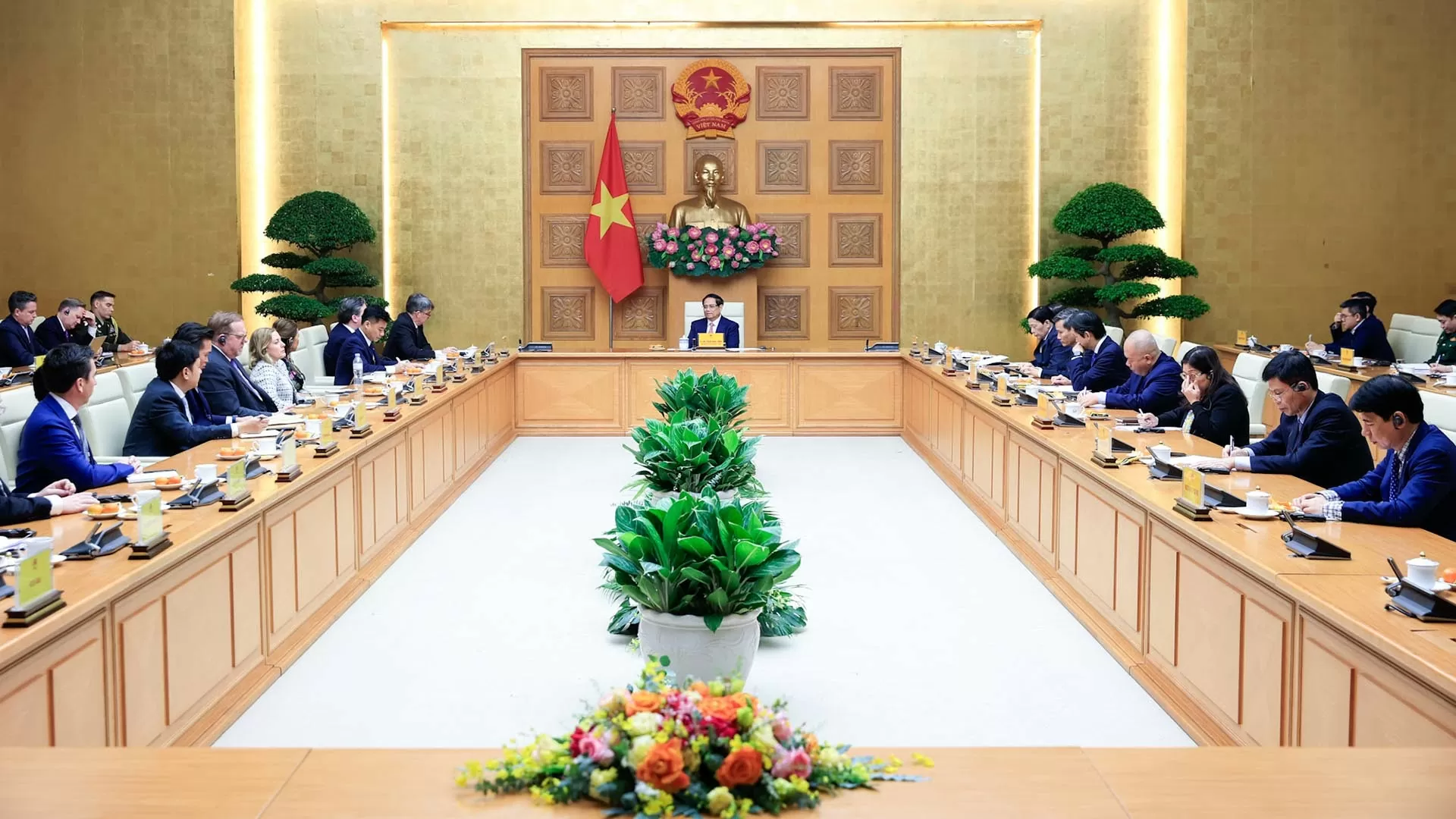 PM Pham Minh Chinh welcomes US aerospace, defence, security enterprises