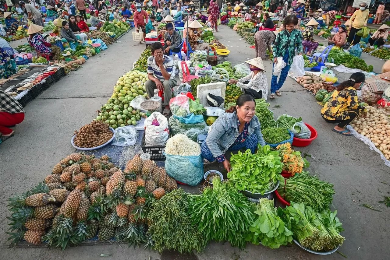 Chợ ‘chồm hổm’:  Khu chợ miền Tây độc, lạ ở Hậu Giang