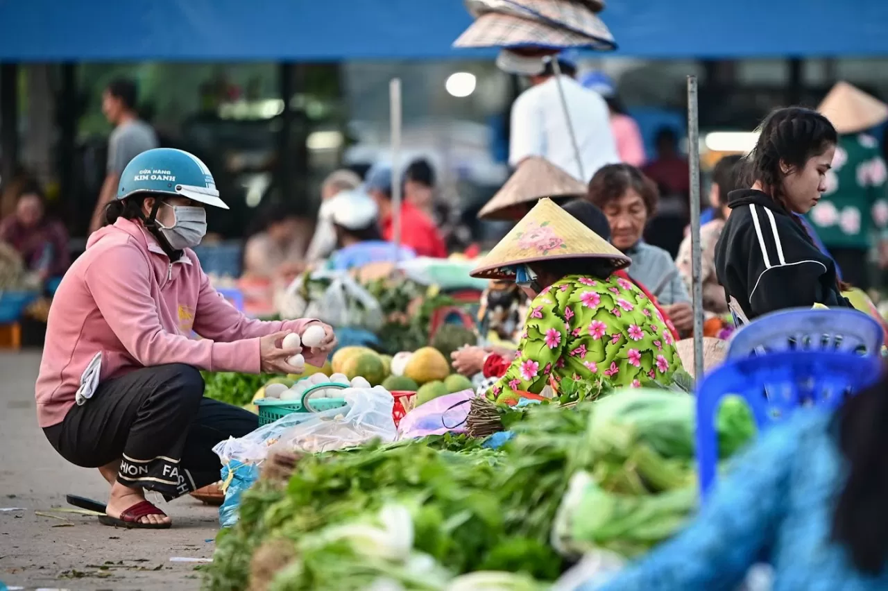 Chợ ‘chồm hổm’:  Khu chợ miền Tây độc, lạ ở Hậu Giang