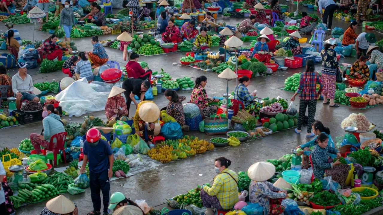 Chợ ‘chồm hổm’:  Khu chợ miền Tây độc, lạ ở Hậu Giang