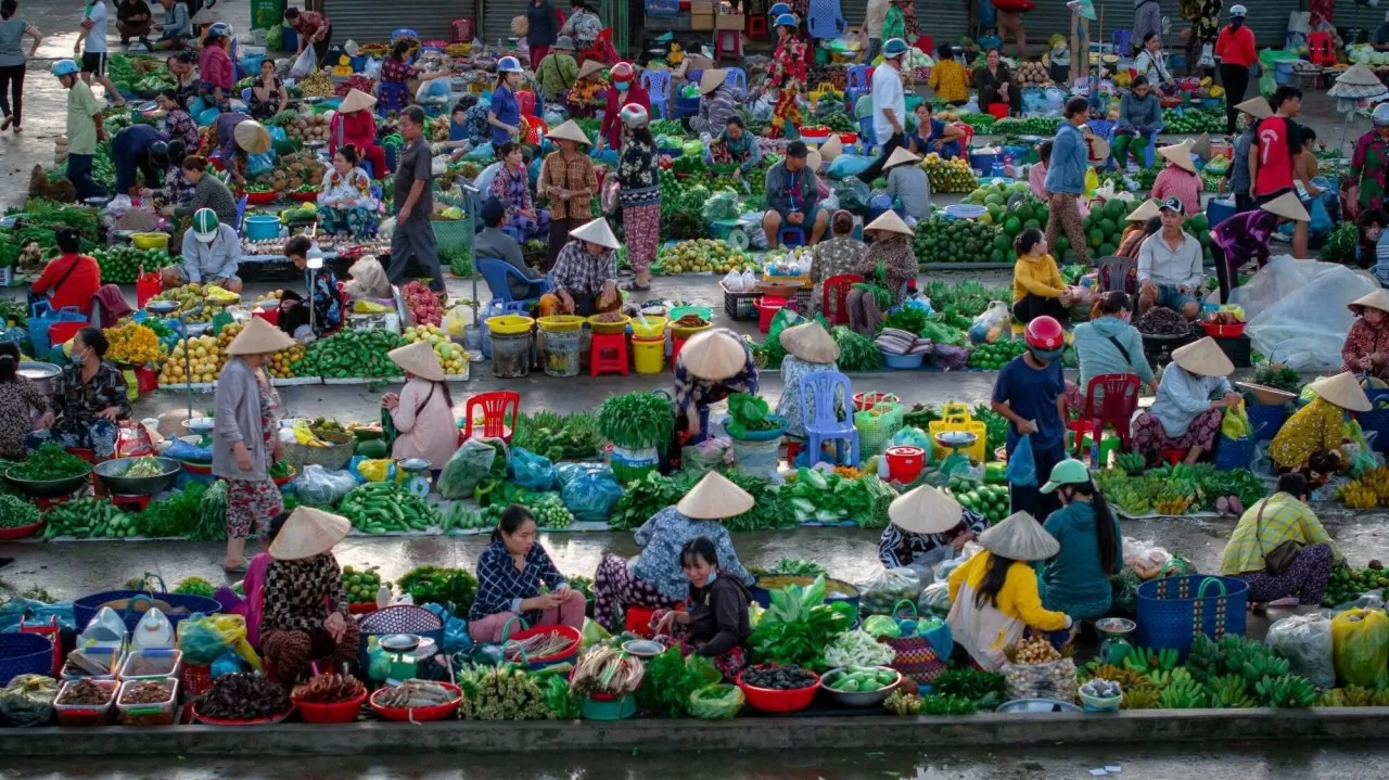 Chợ ‘chồm hổm’:  Khu chợ miền Tây độc, lạ ở Hậu Giang