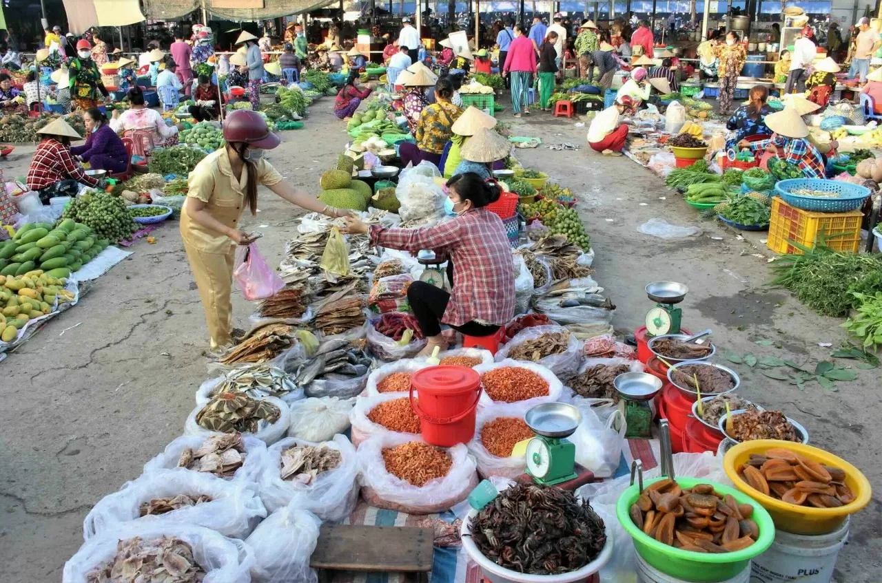 Chợ ‘chồm hổm’:  Khu chợ miền Tây độc, lạ ở Hậu Giang