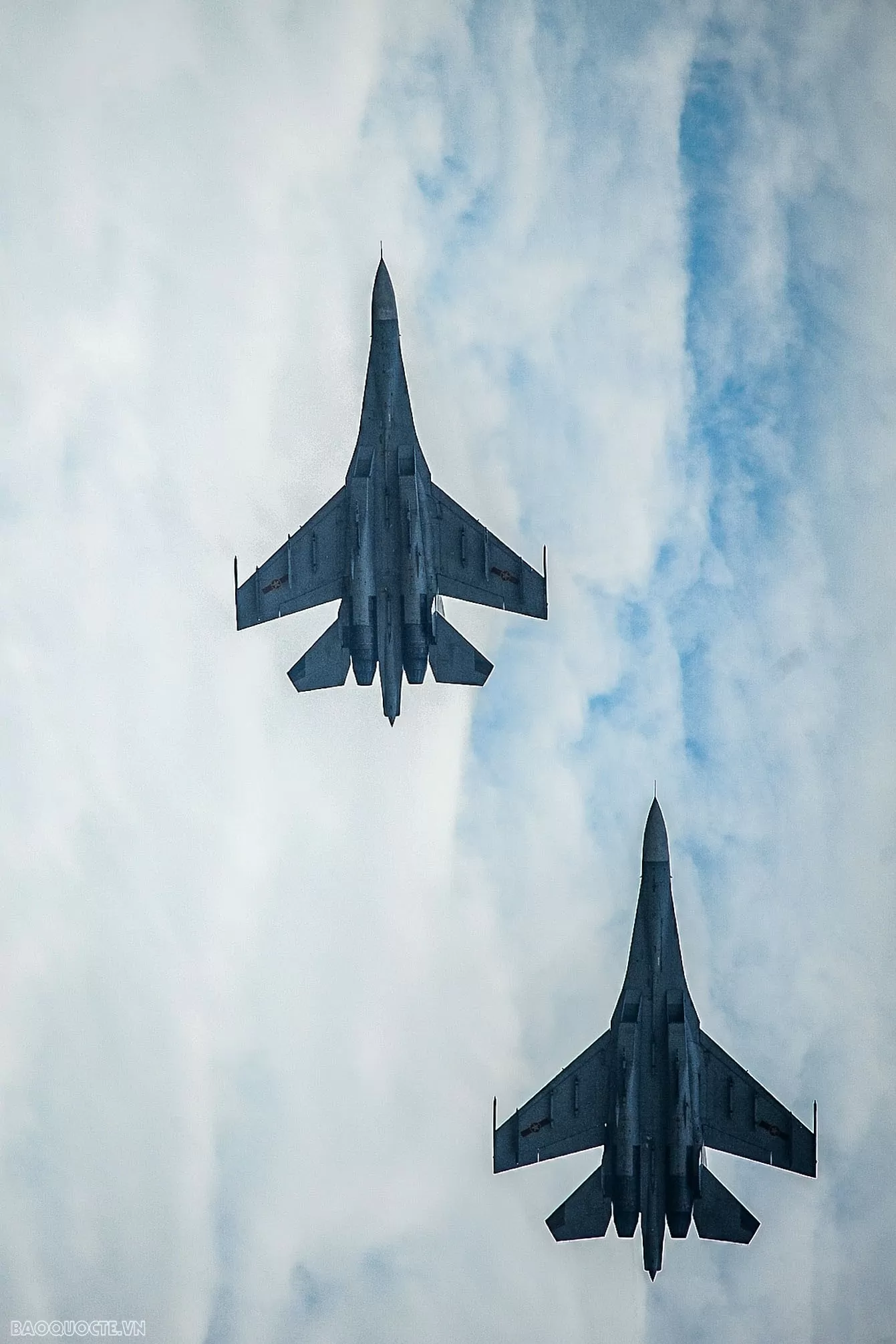 Vietnam International Defense Expo 2024: Witness Su-30MK2 Fighter Jets Perform Aerial Maneuvers