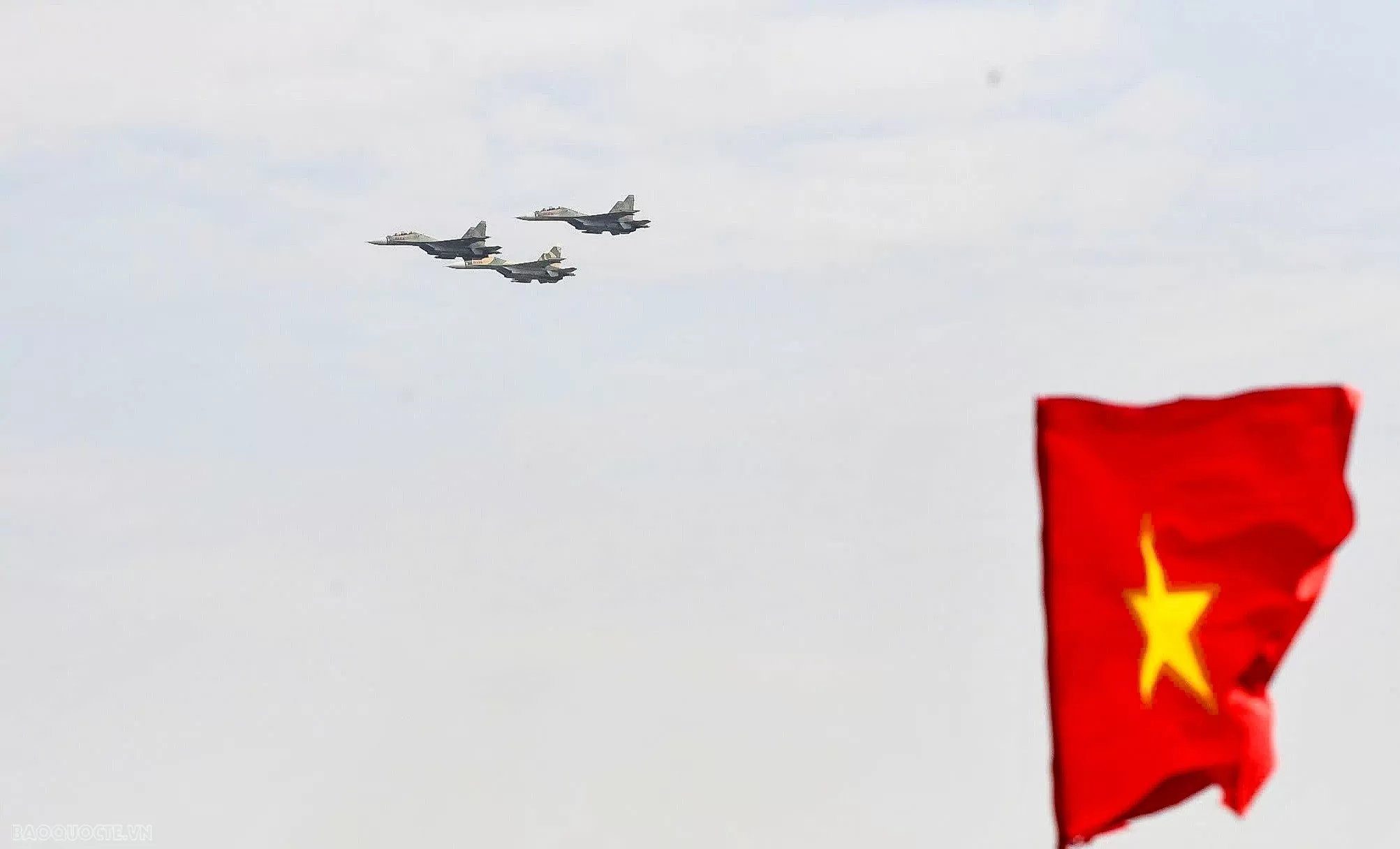 Vietnam International Defense Expo 2024: Witness Su-30MK2 Fighter Jets Perform Aerial Maneuvers