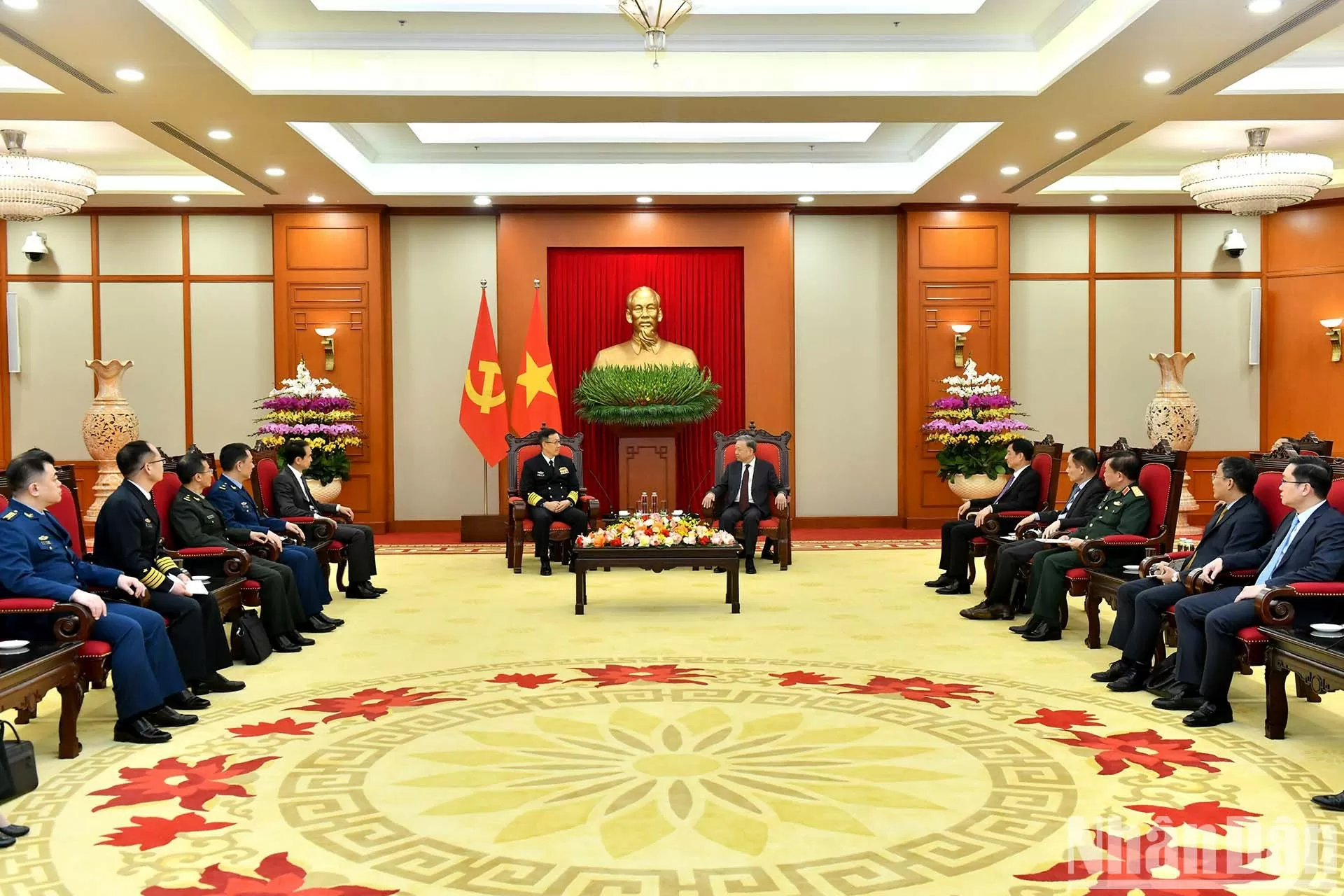 General Secretary To Lam receives Chinese Minister of Defence Dong Jun