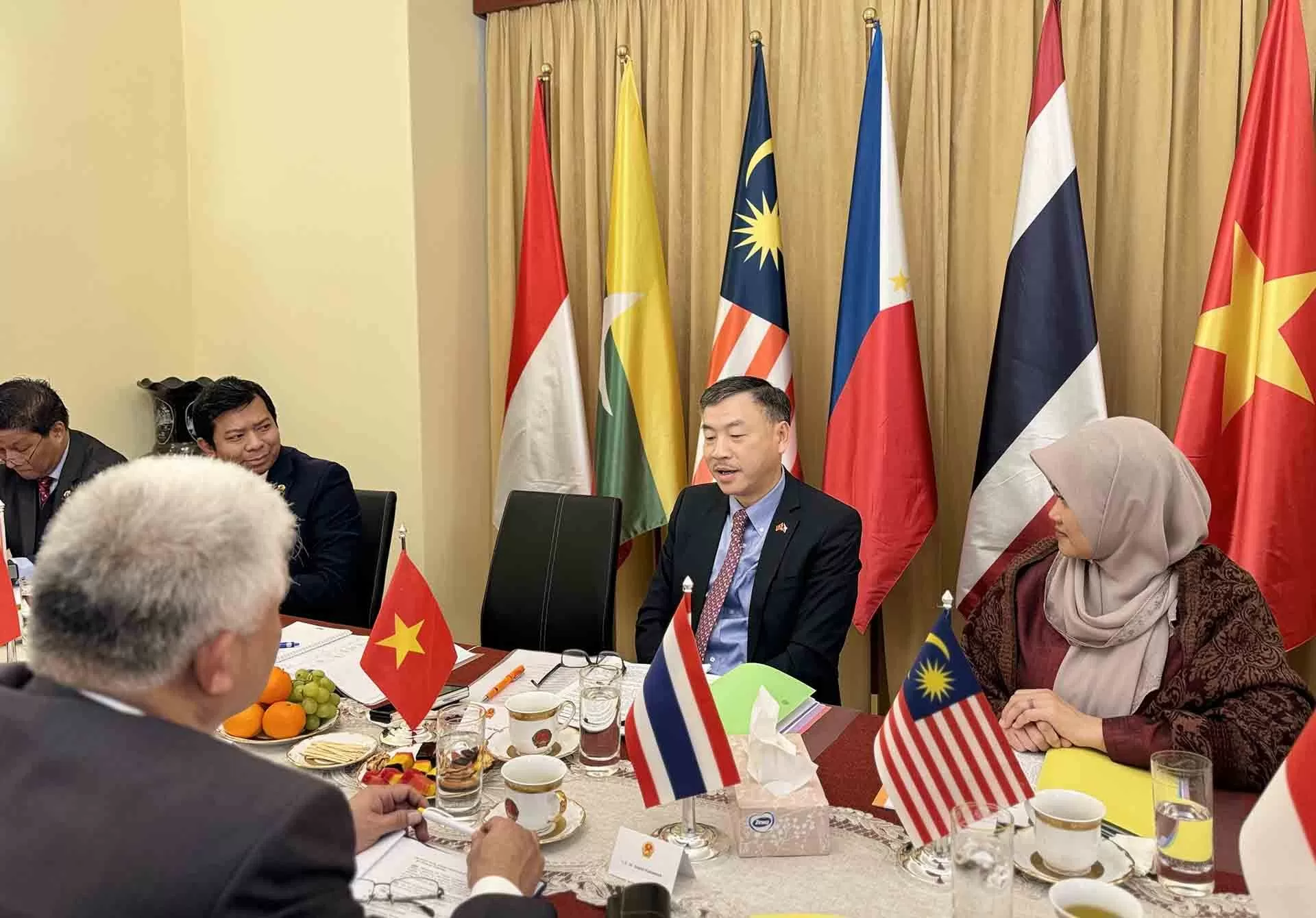 Việt Nam đi đầu thúc đẩy các mặt hoạt động của Ủy ban ASEAN tại Prague