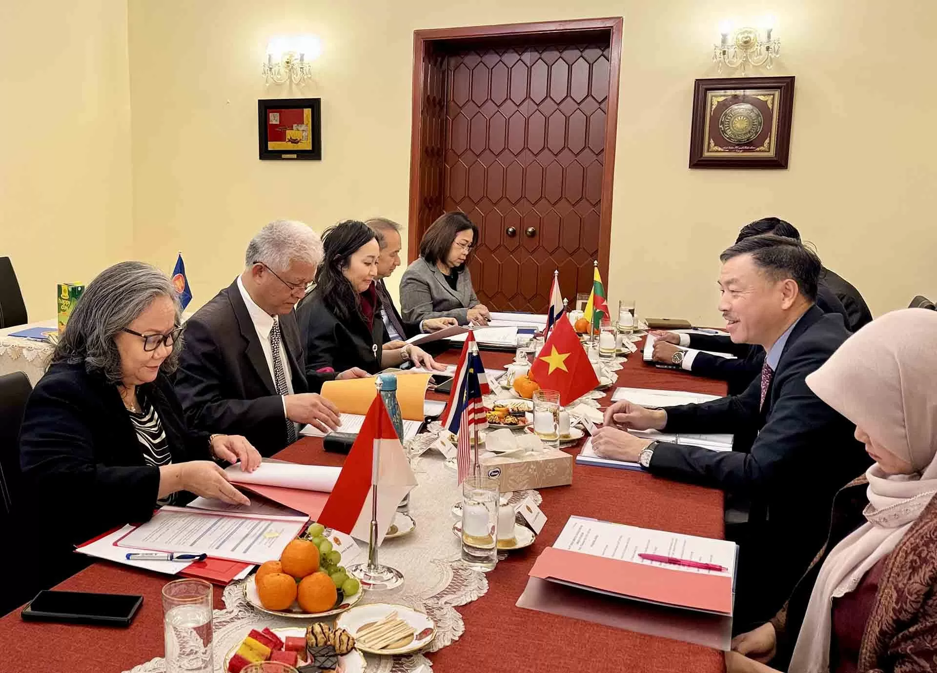 Việt Nam đi đầu thúc đẩy các mặt hoạt động của Ủy ban ASEAN tại Prague