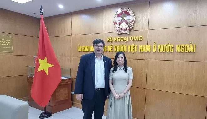Mái nhà luôn ấm tình quê hương Mái nhà luôn ấm tình quê hương