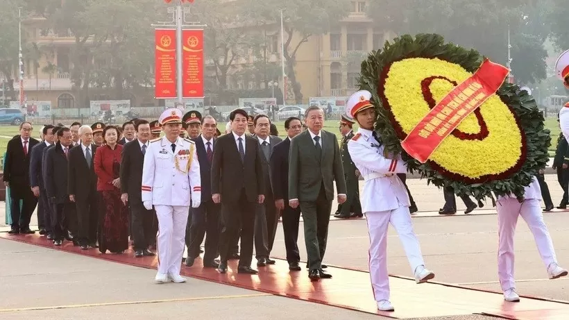 Leaders pay tribute to President Ho Chi Minh on 80th anniversary of Vietnam People's Army