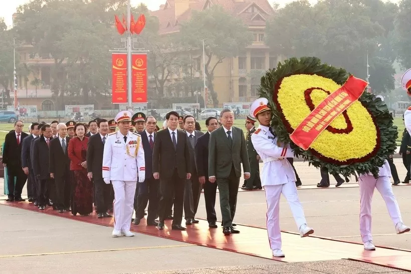 Leaders pay tribute to President Ho Chi Minh on 80th anniversary of Vietnam People's Army