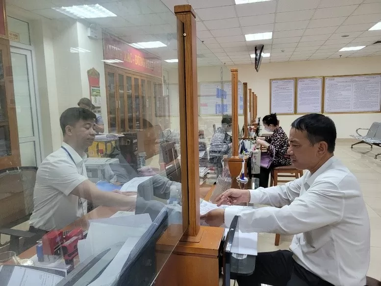 Việc tinh gọn tổ chức bộ máy đi đôi với tinh giản biên chế, cơ cấu lại đội ngũ cán bộ đủ phẩm chất, năng lực ngang tầm nhiệm vụ. (Nguồn: VGP)