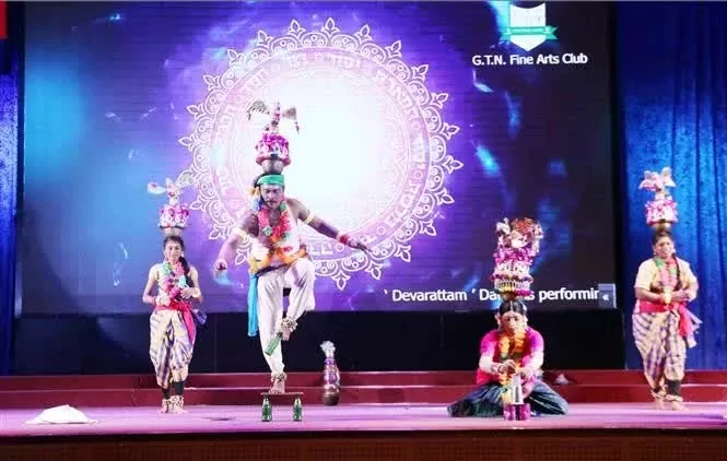 Indian artists perform at the event. (Photo: VNA)