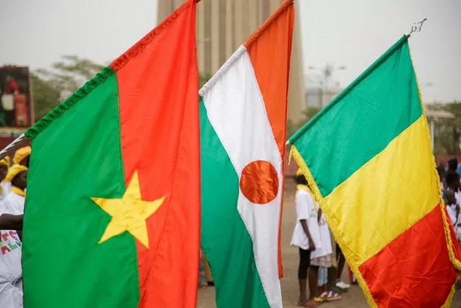 Ba nước Sahel đồng lòng 'dứt áo ra đi' khỏi ECOWAS, đặt quân đội ở mức báo động tối đa