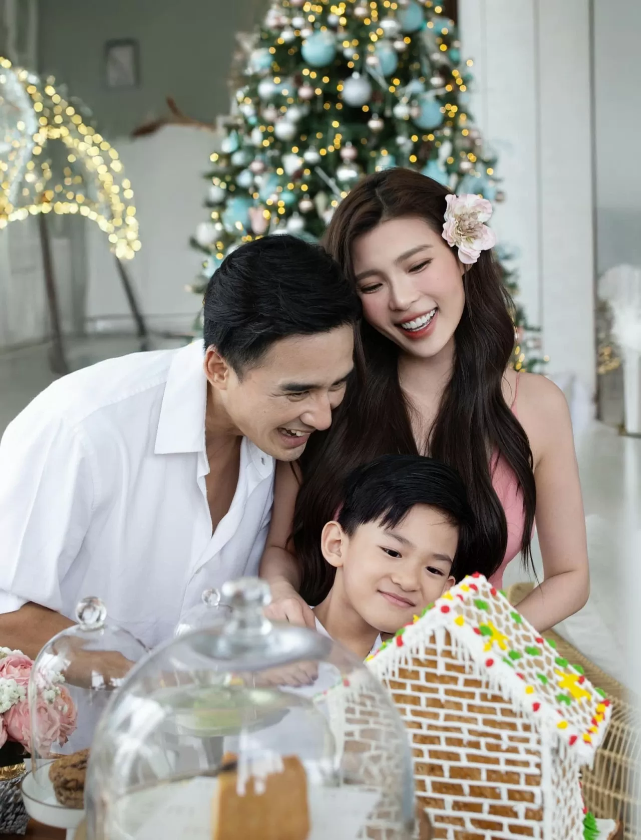 Không khí Noel ngập tràn trong mái ấm nhỏ của diễn viên Thúy Diễm