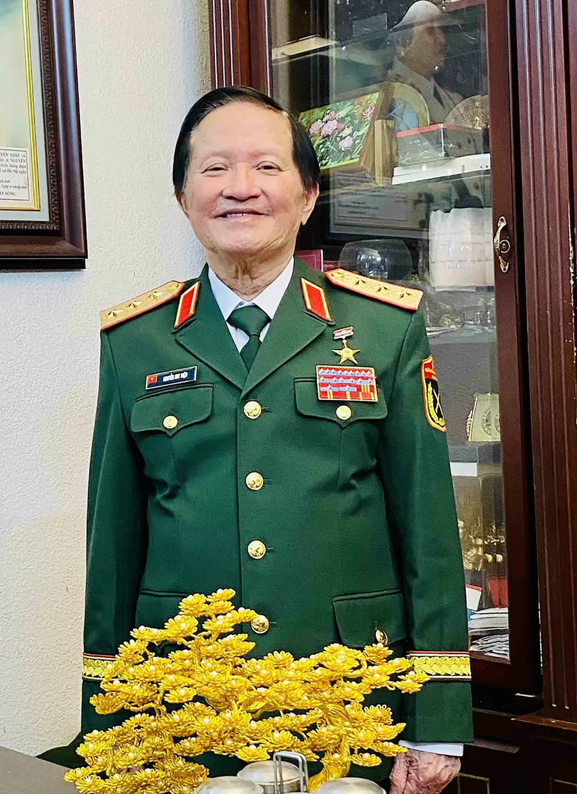 Giương cao ngọn cờ hòa bình và tự vệ Giương cao ngọn cờ hòa bình và tự vệ