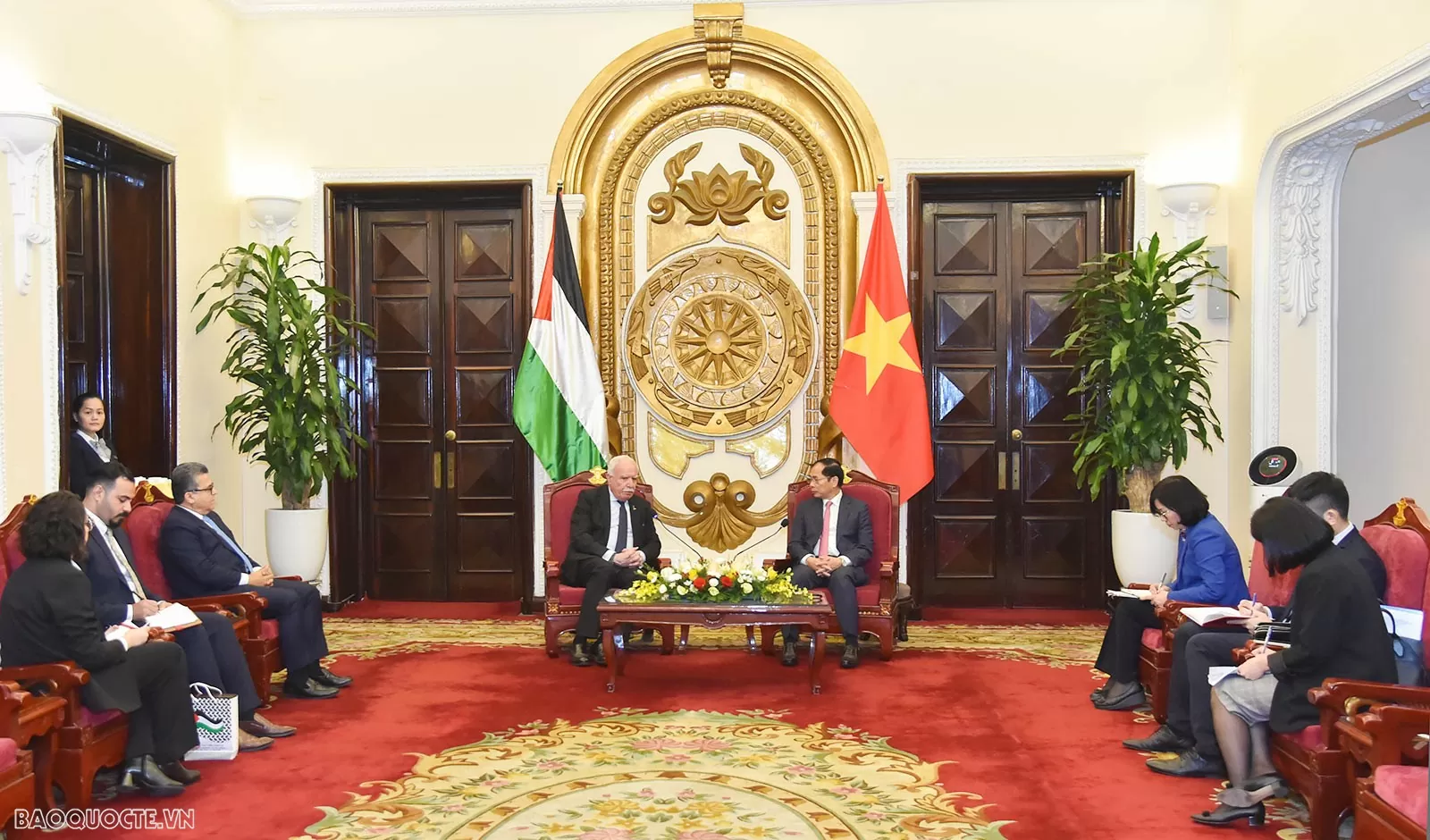 Deputy PM, FM Bui Thanh Son receives Special Envoy of Palestinian President Riad Malki