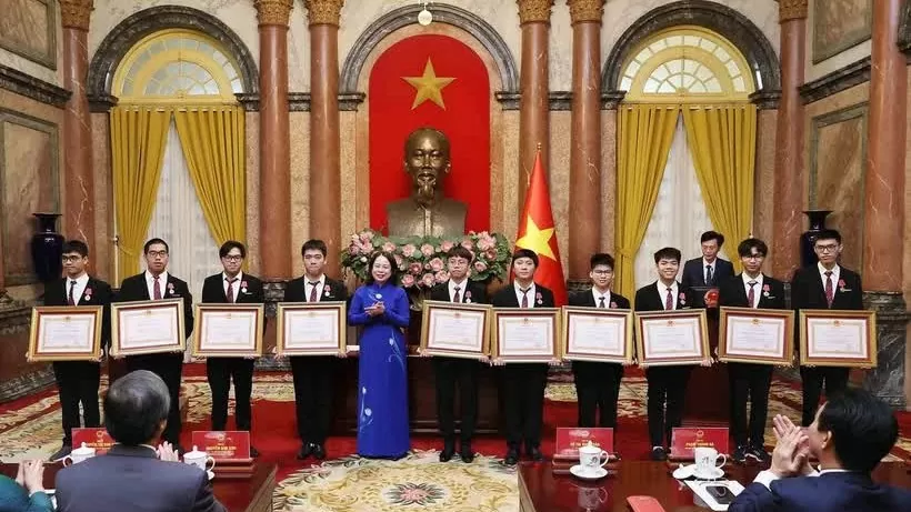 20 học sinh đoạt giải quốc tế năm 2024 được trao Huân chương Lao động