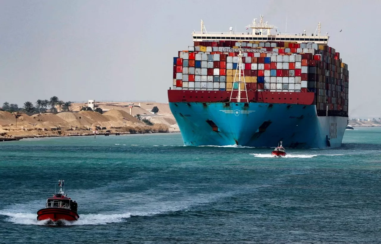 Doanh thu Kênh đào Suez giảm hơn 60% trong năm 2024 do các vấn đề khu vực. (Nguồn: Reuters) Doanh thu Kênh đào Suez giảm hơn 60% trong năm 2024 do các vấn đề khu vực. (Nguồn: Reuters)