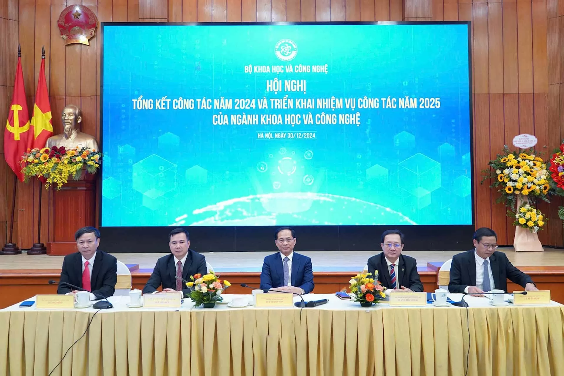 Dành ưu tiên cao nhất cho công tác hoàn thiện thể chế chính sách về khoa học, công nghệ, đổi mới sáng tạo Dành ưu tiên cao nhất cho công tác hoàn thiện thể chế chính sách về khoa học, công nghệ, đổi mới sáng tạo