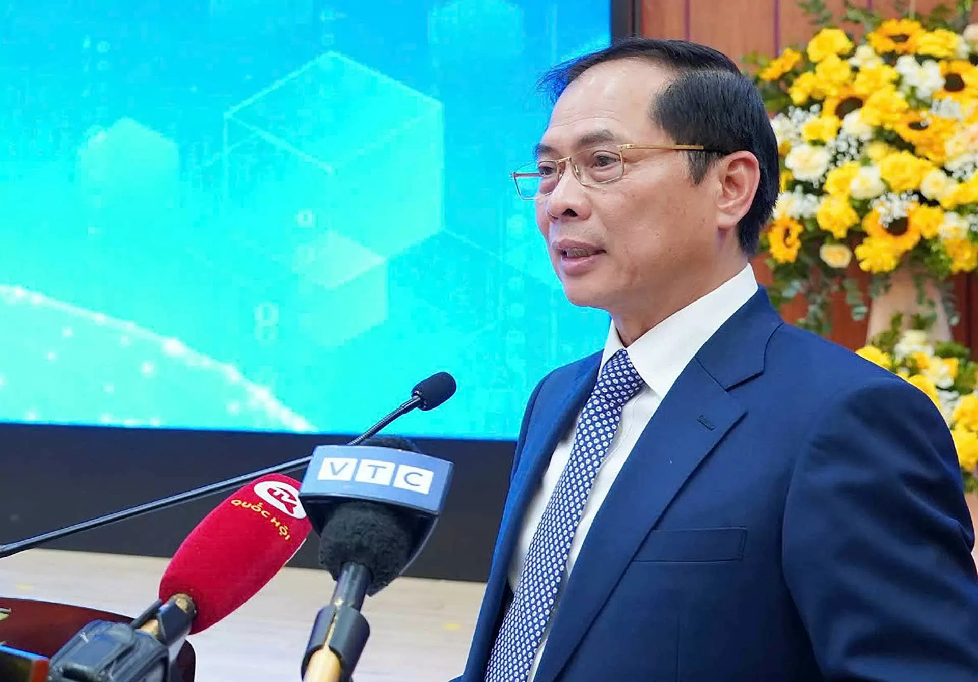 Dành ưu tiên cao nhất cho công tác hoàn thiện thể chế chính sách về khoa học, công nghệ, đổi mới sáng tạo Dành ưu tiên cao nhất cho công tác hoàn thiện thể chế chính sách về khoa học, công nghệ, đổi mới sáng tạo