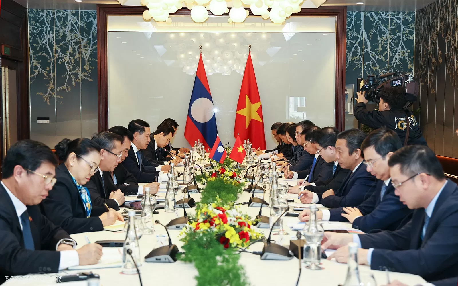 Thủ tướng Phạm Minh Chính thăm Lào: Khởi động quyết tâm tạo đột phá mới, siết chặt tay cùng 'vươn mình'