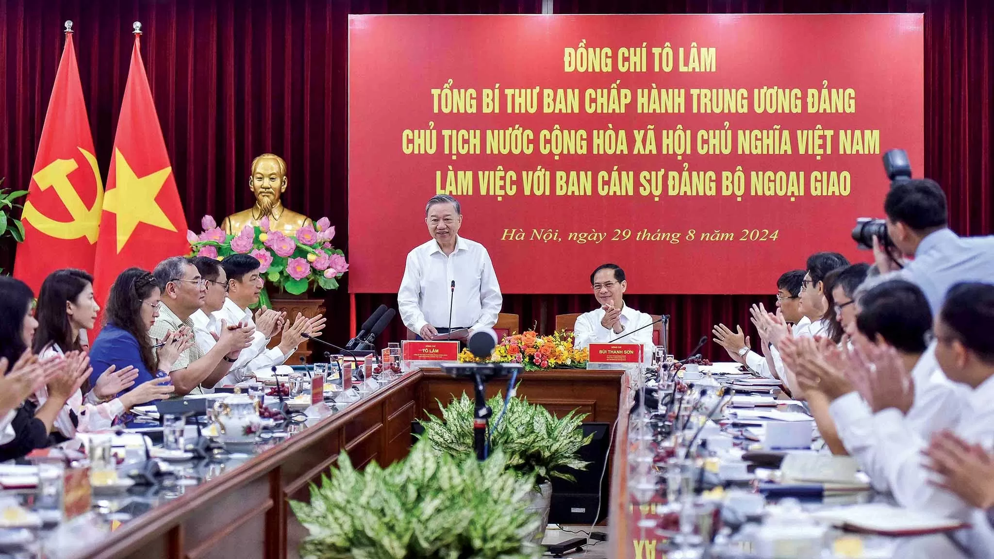 Vietnam's foreign policy at threshold of a new historical starting point