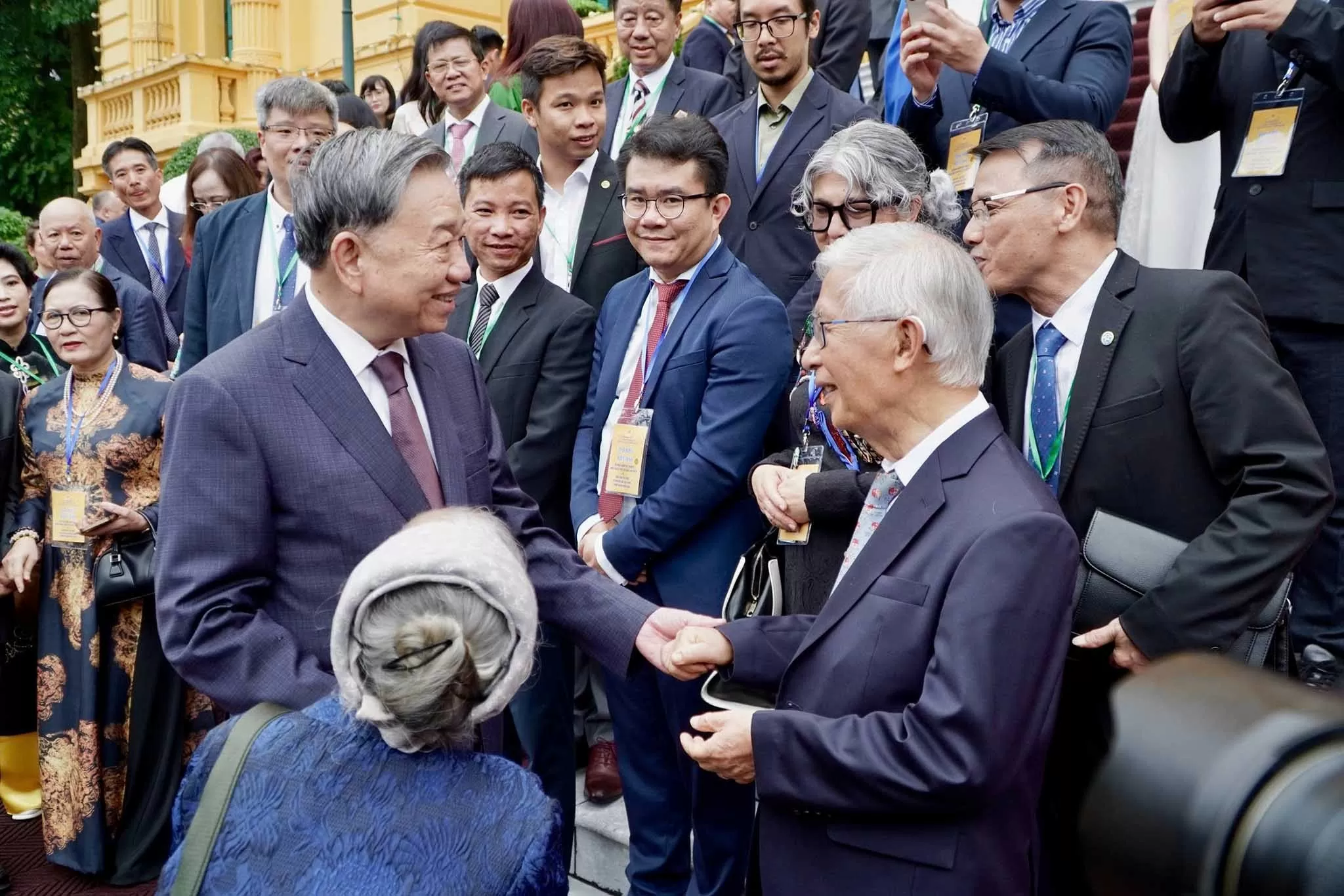 Tổng Bí thư, Chủ tịch nước Tô Lâm gặp mặt kiều bào tiêu biểu về dự Hội nghị NVNONN toàn thế giới lần thứ tư ngày 23/8. (Ảnh: Tuấn Việt)