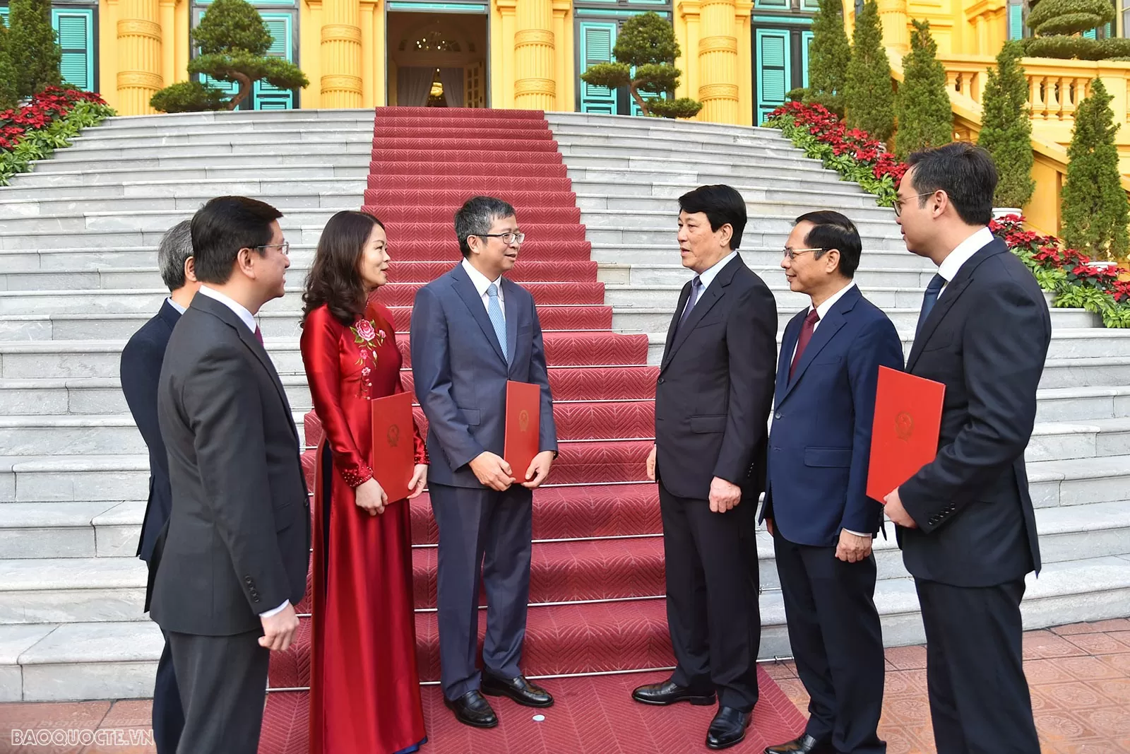 Toàn cảnh Chủ tịch nước Lương Cường trao quyết định phong hàm Đại sứ cho các lãnh đạo và cán bộ ngành Ngoại giao