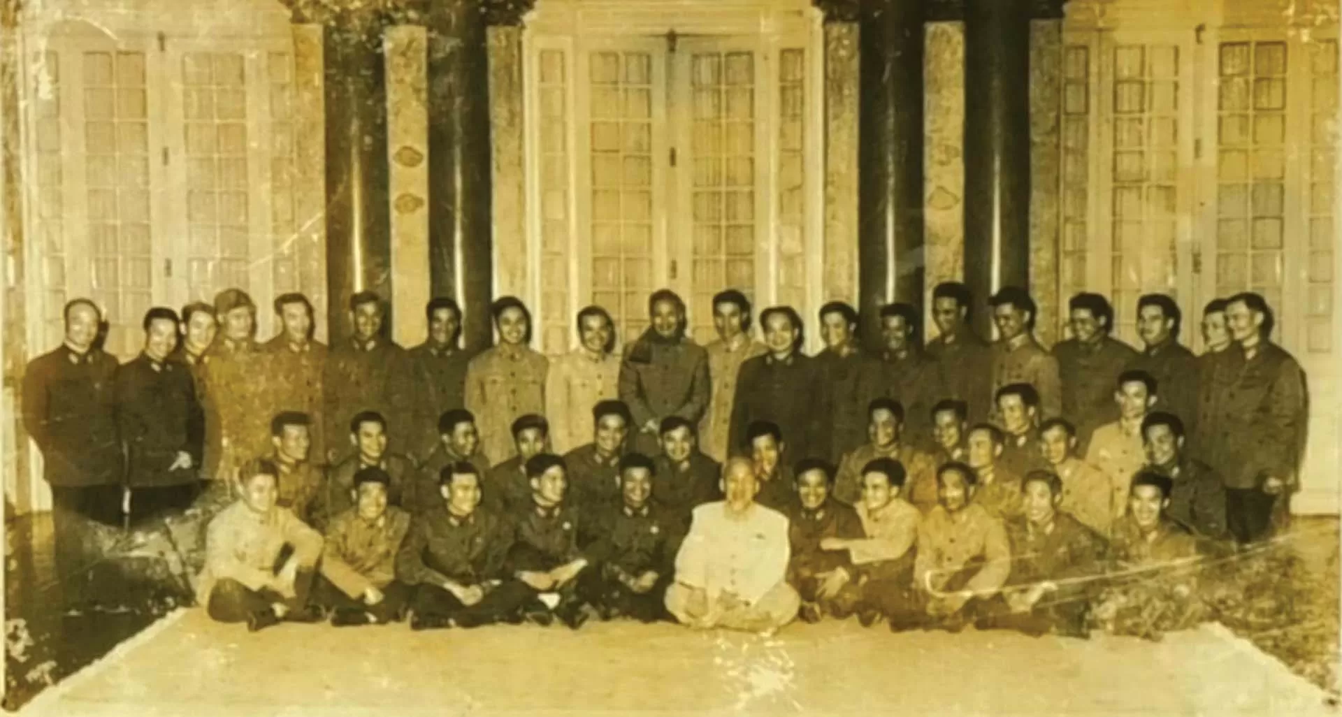 Kỷ vật kể chuyện Bác Hồ với chiến sĩ Kỷ vật kể chuyện Bác Hồ với chiến sĩ
