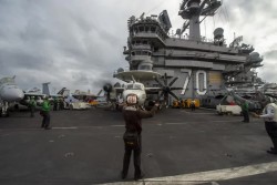 Tàu USS Carl Vinson cập cảng Malaysia, cam kết một điều về an ninh khu vực