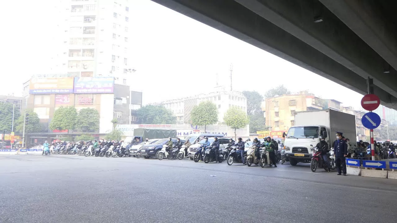 Giao thông Thủ đô 'nghiêm chỉnh' trong những ngày đi làm đầu tiên của năm 2025 Giao thông Thủ đô 'nghiêm chỉnh' trong những ngày đi làm đầu tiên của năm 2025