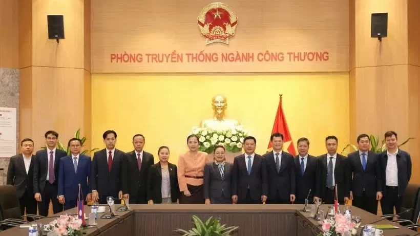 Vietnam - Laos promote trade, industrial, energy cooperation
