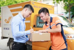 Hàng hóa nhập khẩu gửi qua dịch vụ chuyển phát nhanh có giá trị dưới 1 triệu đồng phải nộp thuế