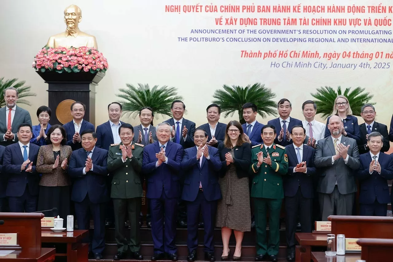 Thủ tướng Phạm Minh Chính chủ trì Hội nghị công bố Nghị quyết 259 của Chính phủ ngày 31/12/2024 ban hành Kế hoạch hành động triển khai Kết luận của Bộ Chính trị về xây dựng Trung tâm Tài chính khu vực và quốc tế tại TPHCM - Ảnh: VGP/Nhật Bắc Thủ tướng Phạm Minh Chính chủ trì Hội nghị công bố Nghị quyết 259 của Chính phủ ngày 31/12/2024 ban hành Kế hoạch hành động triển khai Kết luận của Bộ Chính trị về xây dựng Trung tâm Tài chính khu vực và quốc tế tại TPHCM - Ảnh: VGP/Nhật Bắc