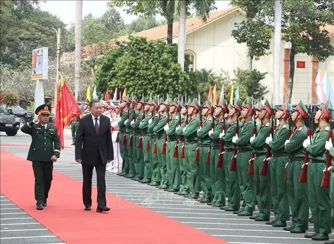 General Secretary To Lam works with Binh Duong Military Command