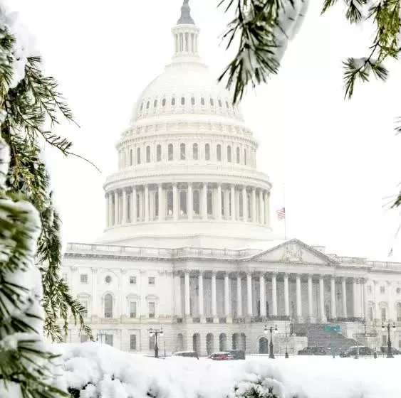 Mỹ: 'Giặc rét' ập đến, thủ đô Washington trong tình trạng khẩn cấp, Quốc hội vẫn họp về chiến thắng của ông Trump