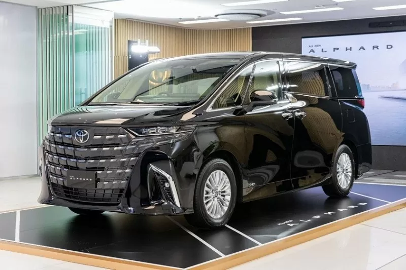 Mặc dù giá xe Toyota Alphard điều chỉnh tăng, nhưng không có sự nâng cấp nào