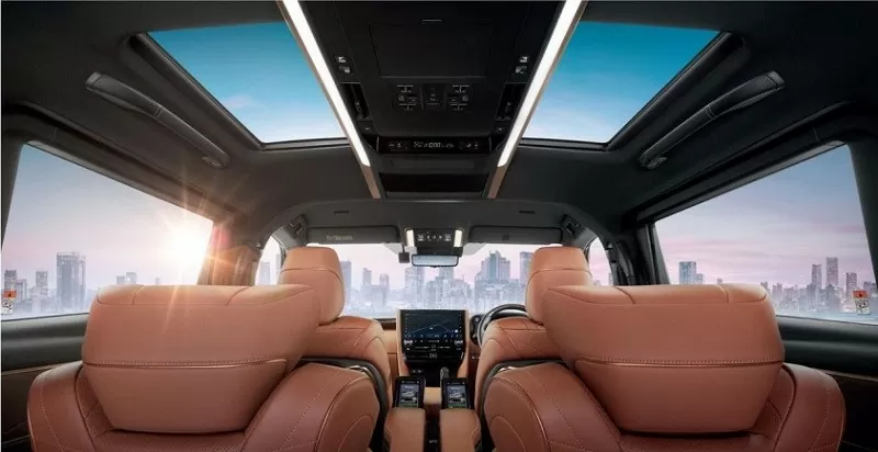 Toyota Alphard tăng giá bán 140 triệu đồng tại Việt Nam