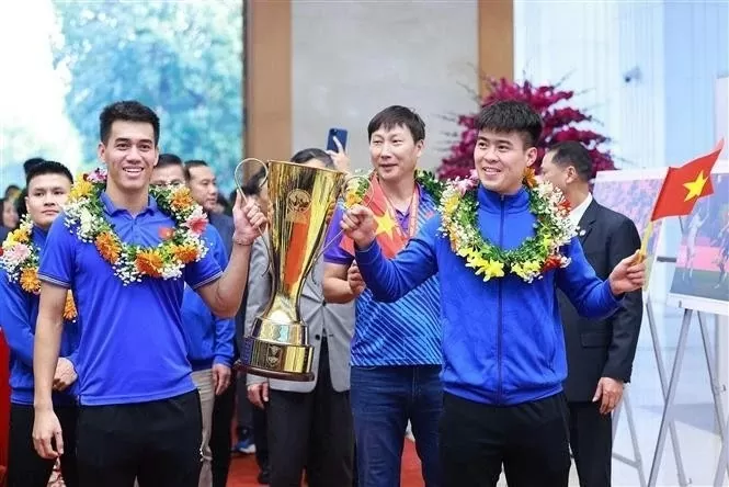 PM Pham Minh Chinh praises men's national football team for ASEAN Cup Champions