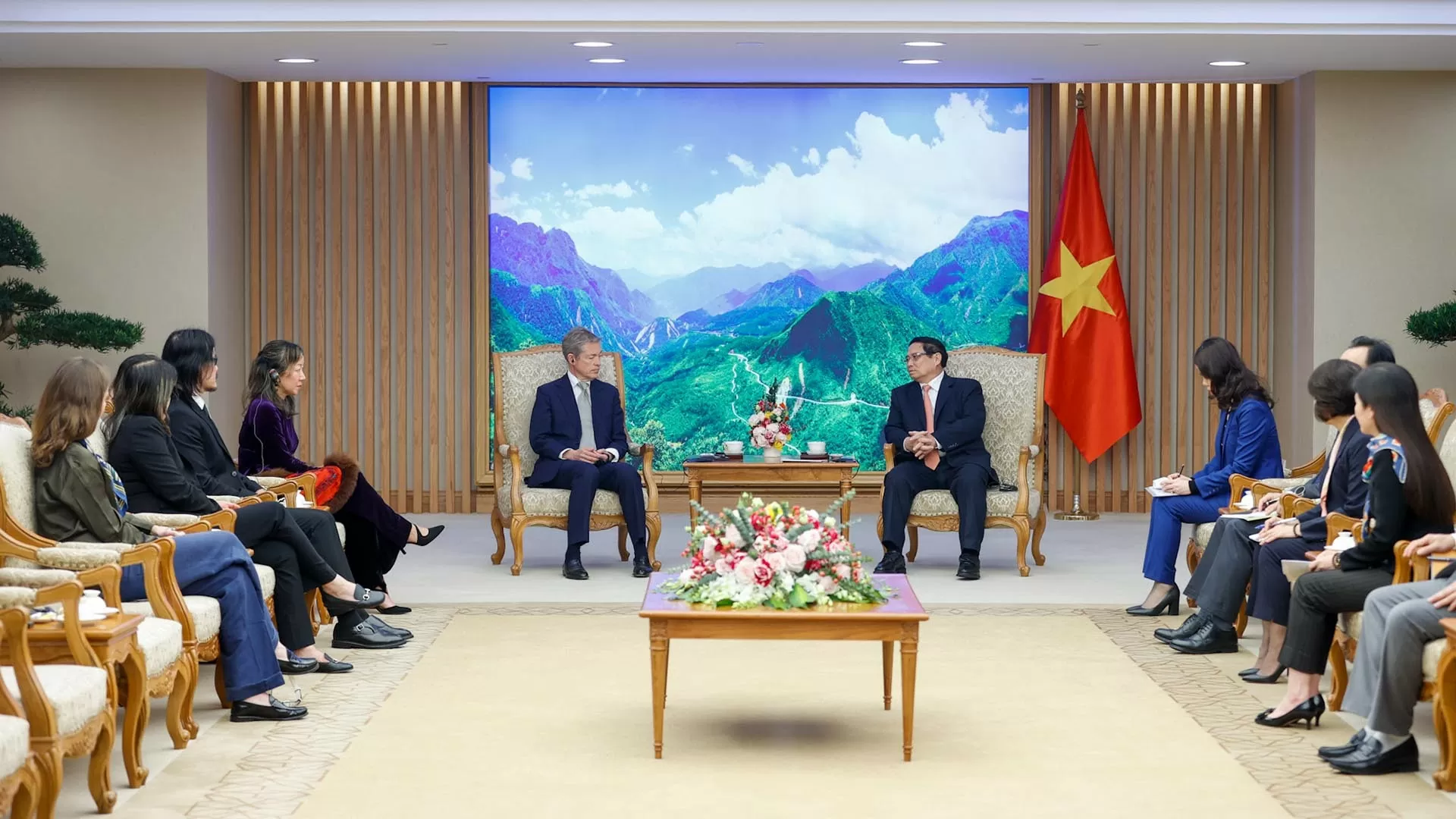 PM Pham Minh Chinh welcomes Chairman of Berggruen Holding in Hanoi