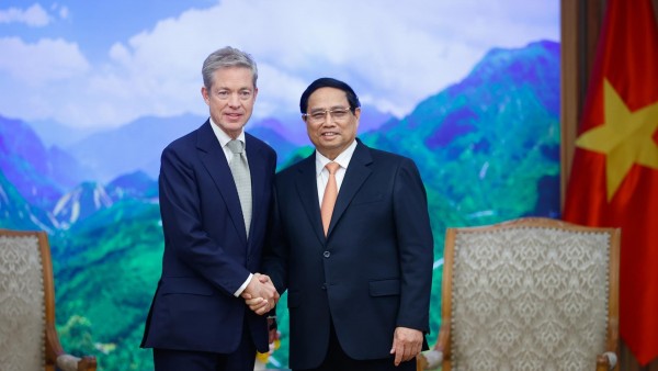 PM Pham Minh Chinh welcomes Chairman of Berggruen Holding in Hanoi