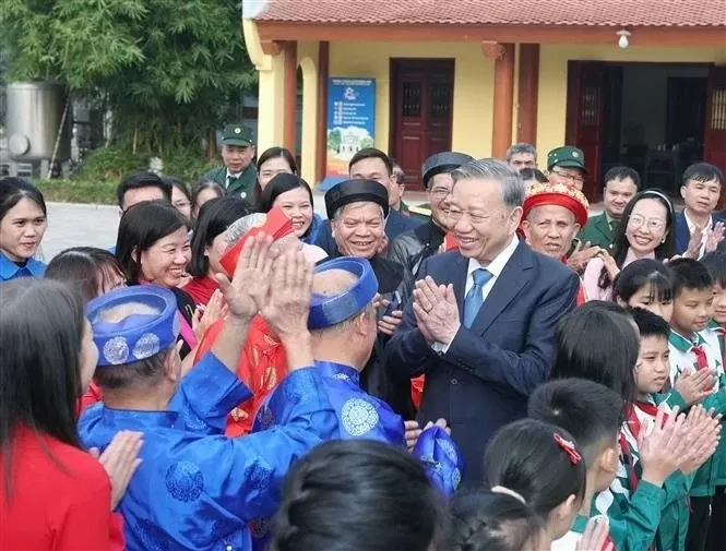 General Secretary To Lam visits, extends Tet greetings to Hung Yen's officials, people