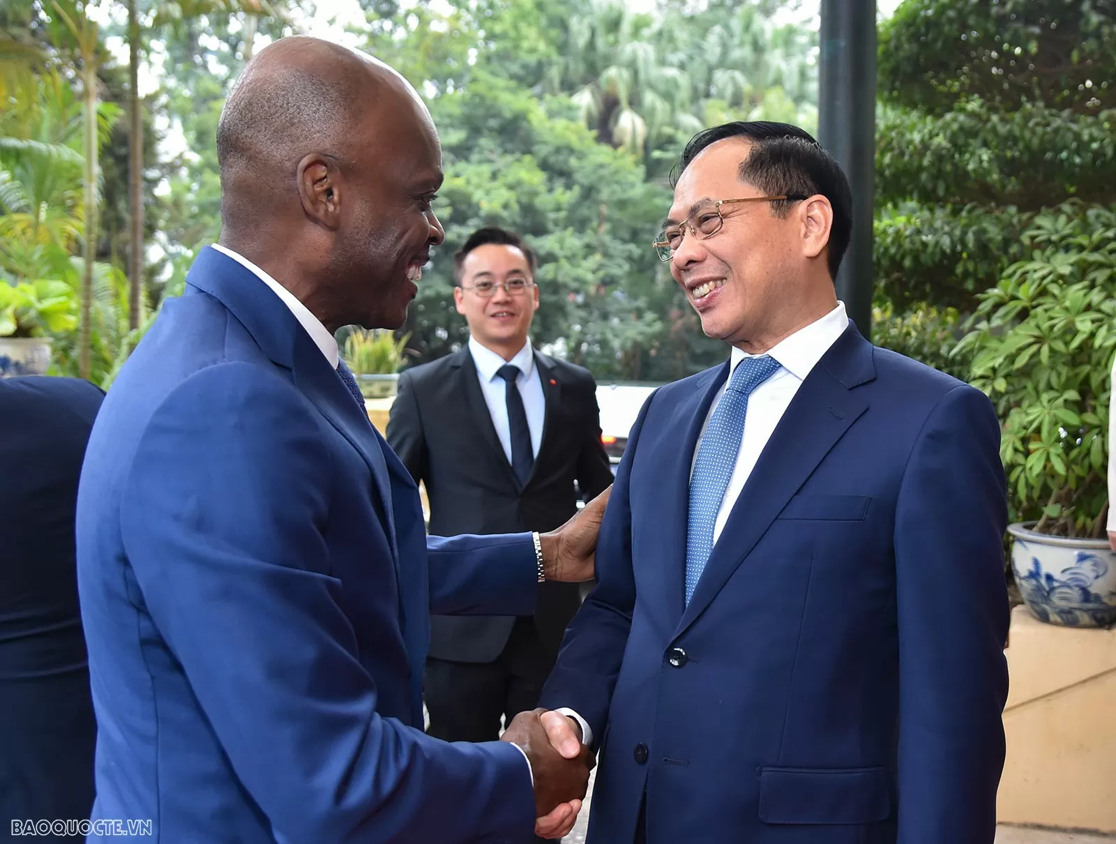 Vietnam, Togo Foreign Ministers hold talks to develop relations in effective, substantive manner